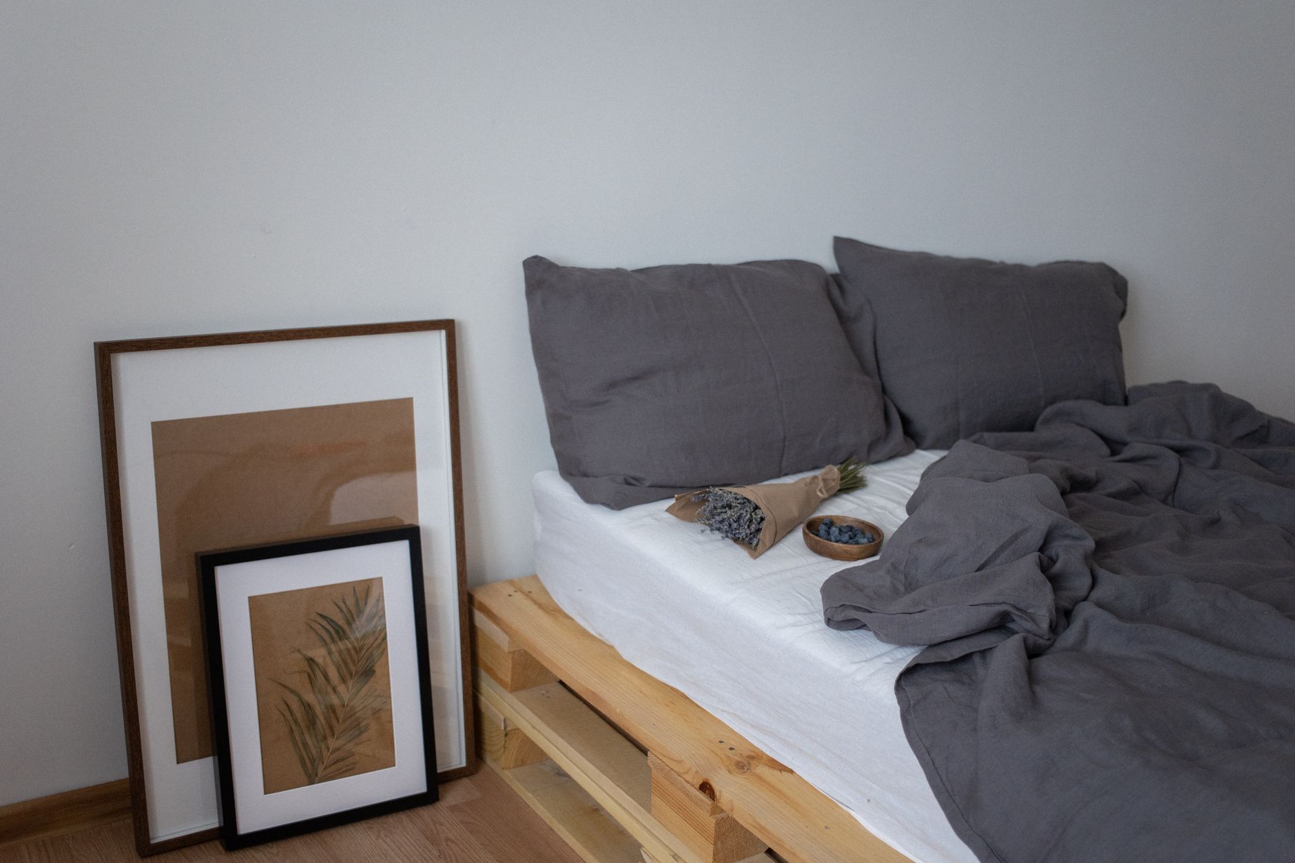 Pesona Platform Bed